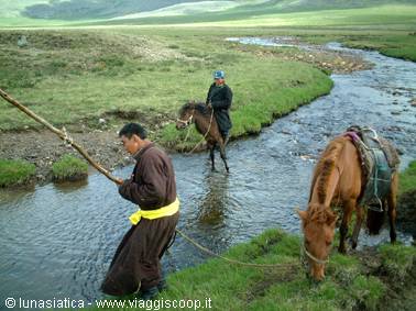ai mongoli piace divertirsi pescando