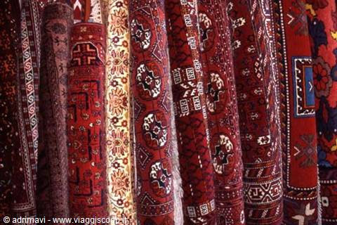 Bukhara - mercato dei tappeti in Hoja Nurabad