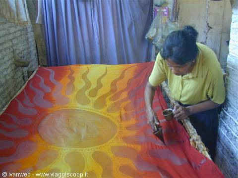 Lavorazione a mano del batik