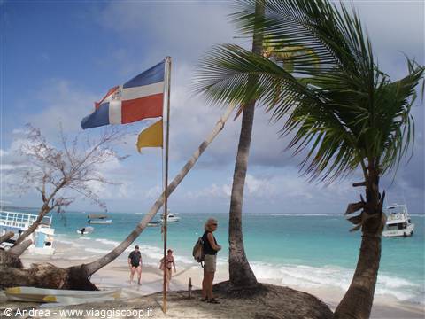 Bavaro Beach e bandiera Rep. Dominicana