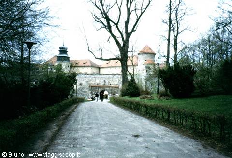 Pieshowa Skala Castle