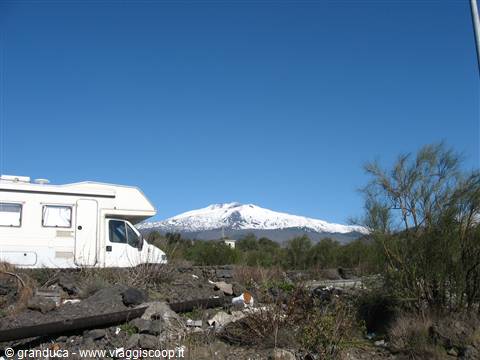 L'Etna e il camper