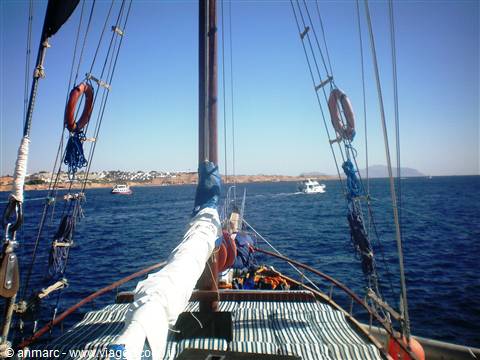 nostra barca x escursione all'isola di tiran