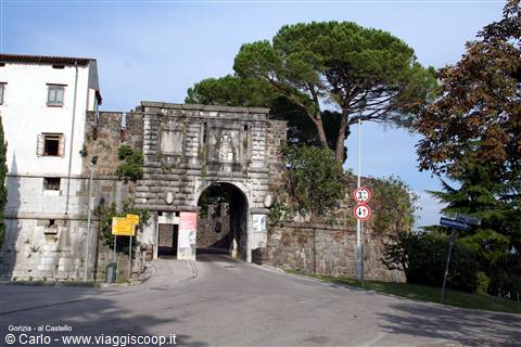 Gorizia - il Castello - porta Leopoldina