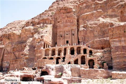 Giordania - Petra - tomba dell'urna