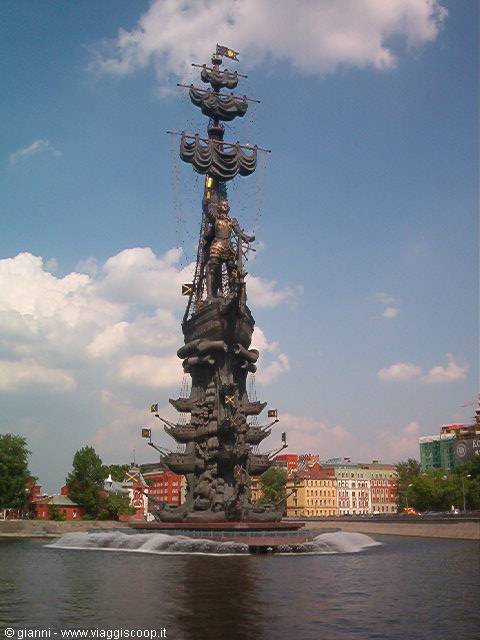 Monumento a Pietro I, sulla Moscova