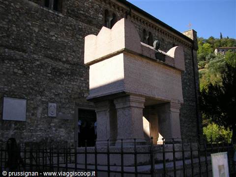 tomba del Petrarca