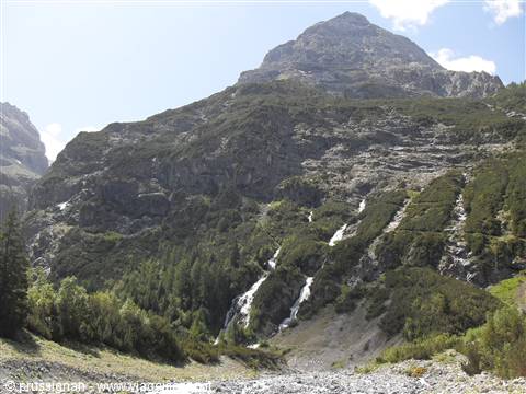 le cascate nella zona delle 3 Fontane