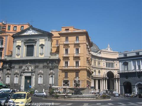 La fontana "a carcioffola", Piazza Trieste