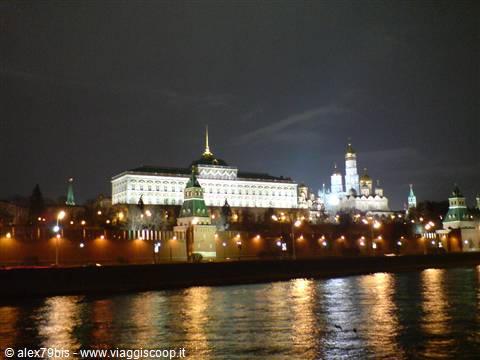 vista del Cremlino dalla Moscova