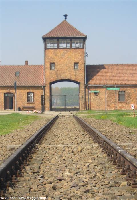 Campo di concentramento Birkenau......L'ingresso