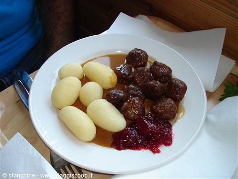 Piatto tipico svedese: polpette con marmellata di mirtili