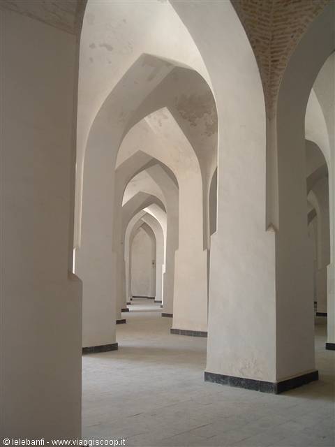 Bukhara, Moschea di Kalon, interno moschea, archi