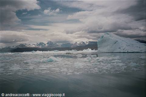 la barriera di icebergs - Ghiacciaio Upsala, Los Glaciares