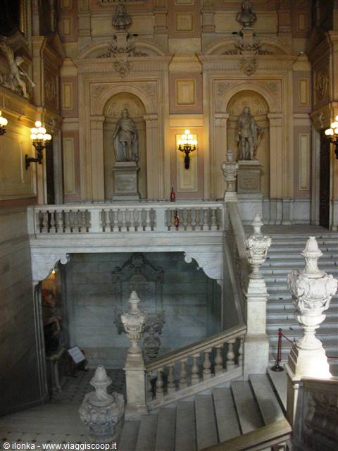 scalinate per l'accesso a palazzo