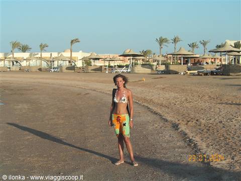 elena in spiaggia-baia village