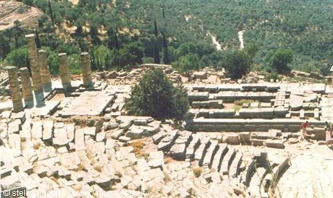 Delfi, il teatro ed il tempio di Apollo