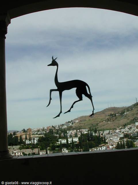 Alhambra cerbiatto sul vetro