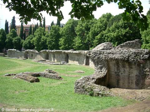 rovine anfiteatro romano
