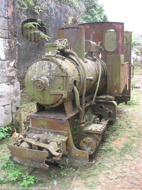 La locomotiva per il trasporto del cacao a Sundy