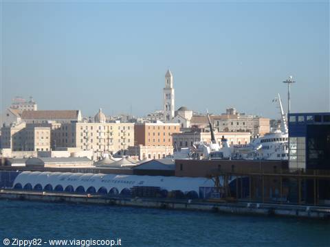 La partenza dal porto di Bari