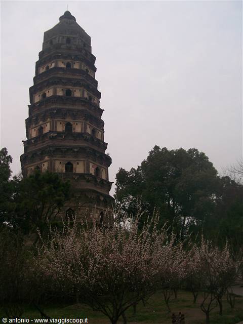 Pagoda Inclinata