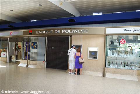 Banca e Uff Postale in aereoporto a Tahiti