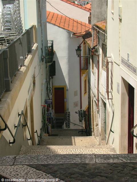 Coimbra, rua Quebras-Costas (lett. via spezza-schiena..)
