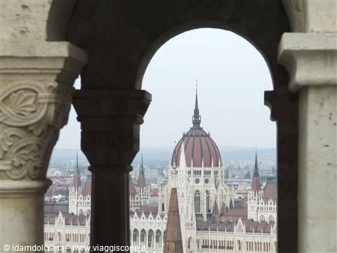 BUDAPEST - il Parlamento dal Bastione dei Pescatori