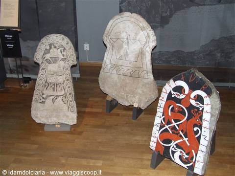 STOCCOLMA - Museo di Storia : pietre runiche