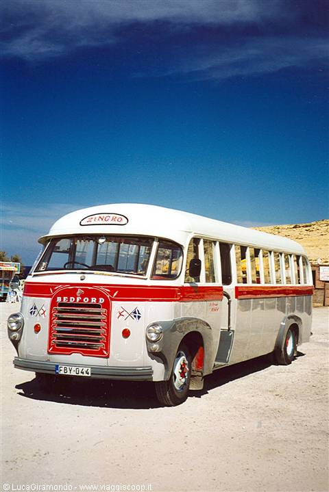 Gozo: vecchio autobus