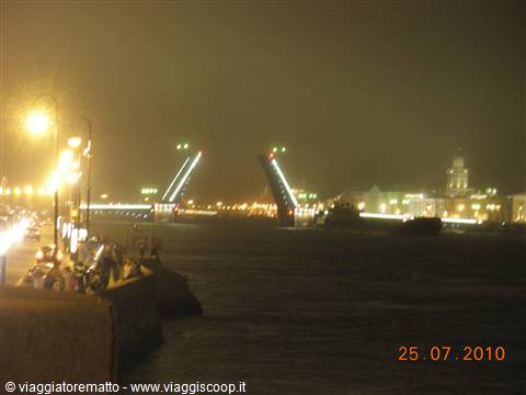 San Pietroburgo - apertura ponti