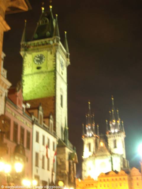 Praga - piazza citta vecchia in notturna
