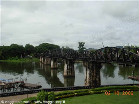 Kanchanaburi - ponte sul fiume kwai