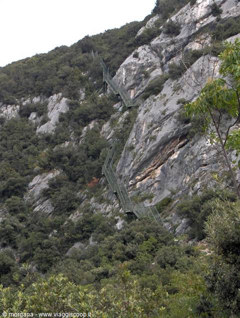 Sentiero "Tempesta - Busate"  (scalinata sulla roccia)