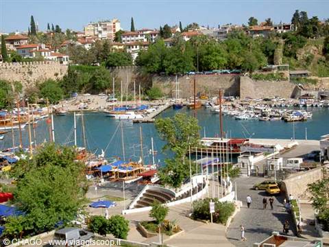 Antalya, cinta muraria
