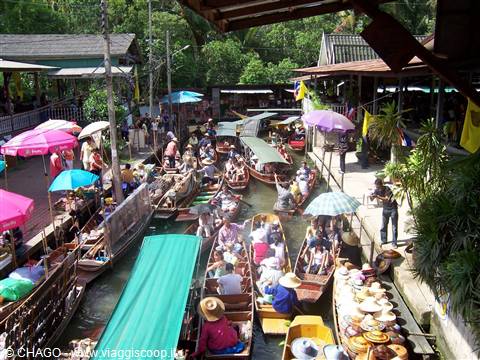 il mercato galleggiante di Domnoem Saduak