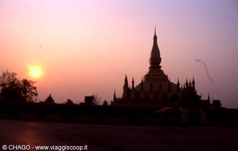 tramonto Pagoda d'oro