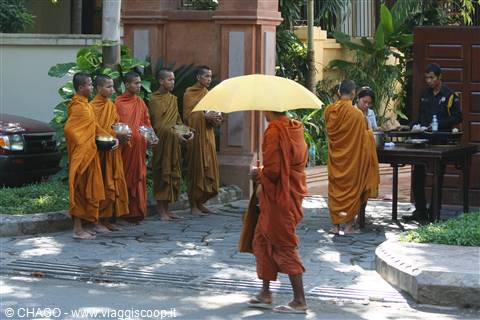 monaci buddisti