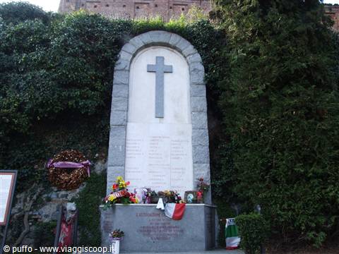 Lapide del Grande Torino in memoria delle vittime della Tragedia di Superga del 4 Maggio 1949
