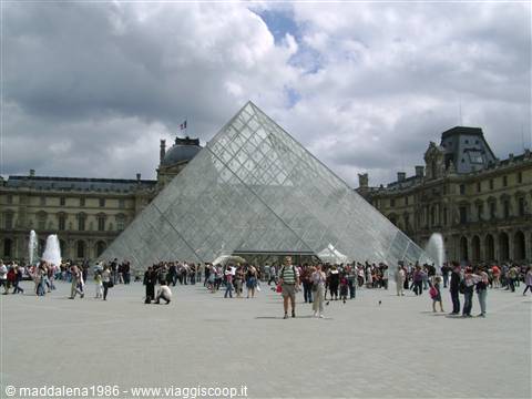 La piramide del Louvre