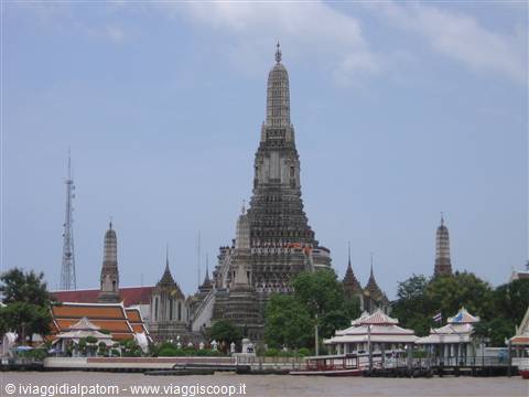 Bangkok veduta dal Chao Phraya river: Wat Arun