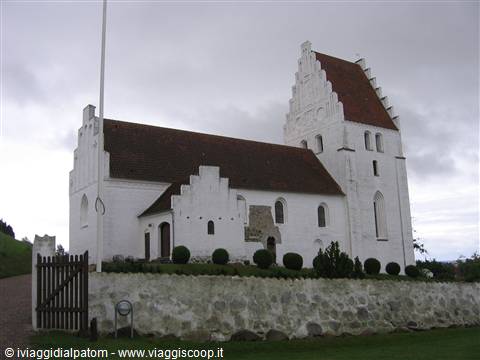 la chiesa di Elmelunde nell'isola di Moen