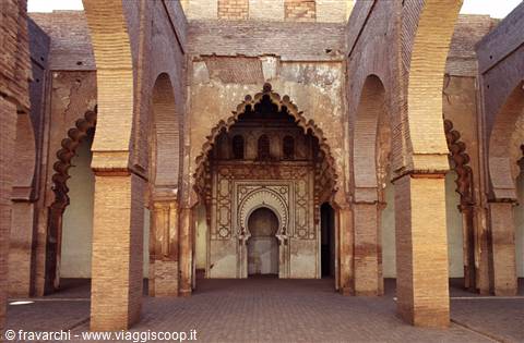 monumenti di mosque a la strada di marrakech taroudant