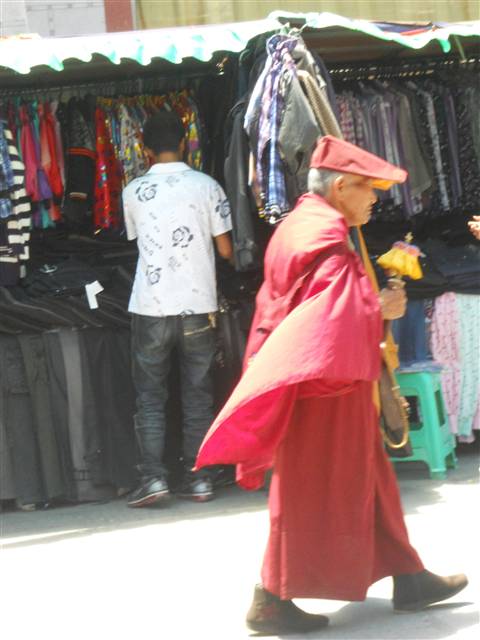 monaco nel quartiere tibetano