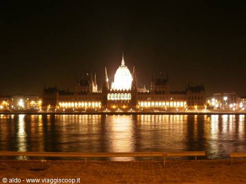 Il parlamento by night