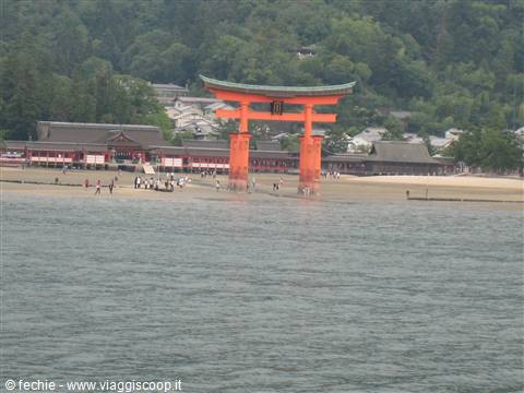 Miyashima - santuario Itsukushima con la bassa marea