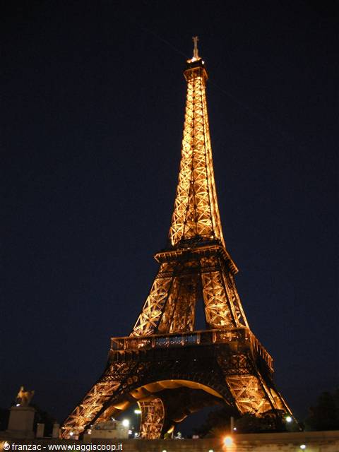La Tour Eiffel di notte