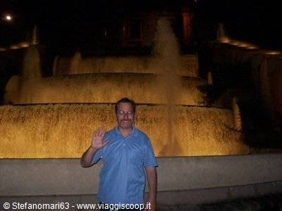 Stefano davanti la fontana magica