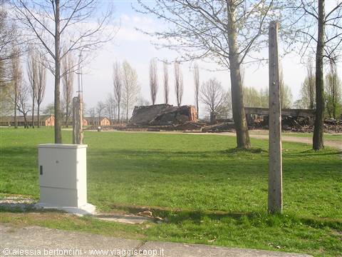 Rovine dei quattro crematori di Birkenau fatti saltare in aria dalle SS prima della ritirata 